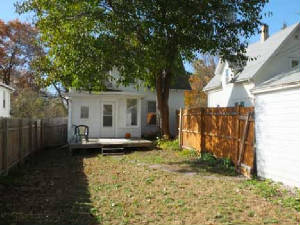 2053Ottawabackyard111.jpg